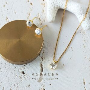 ダイヤモンドの2.5倍の輝き*ホワイトモアサナイトのお得なピアス&ネックレスの限定セット4mm サージカルステンレス316