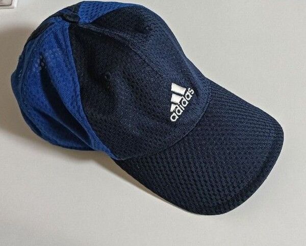 adidas メッシュキャップ ネイビー/ブルー
