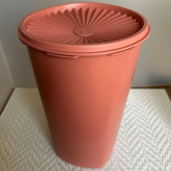 Tupperware タッパーウエア マキシデコレーター 食品保存容器 密閉容器