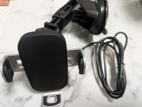 車内 充電式スマホホルダー