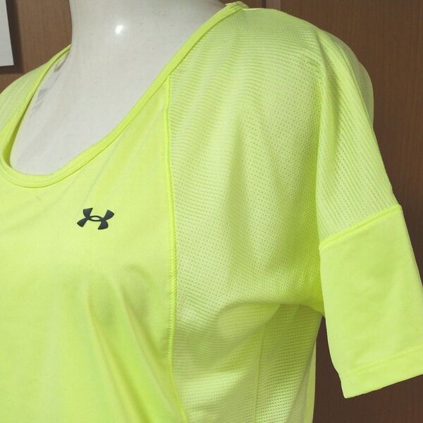 アンダーアーマー・半袖TシャツSM イエロー メッシュとの変則切替がおしゃれで機能的なデザイン! UNDER ARMOUR