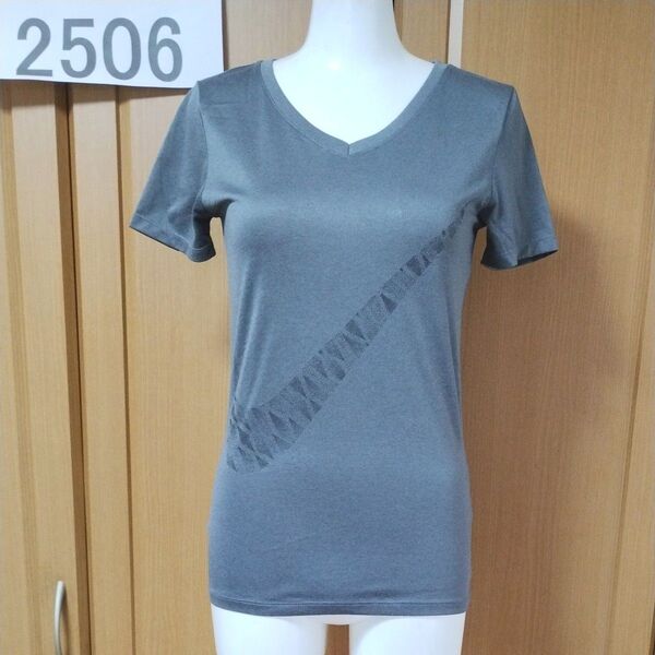 ナイキ半袖TシャツS かすれたように見せた極小ドット濃淡スウォッシュプリント 高機能素材DRI-FITでサラッと快適♪ NIKE