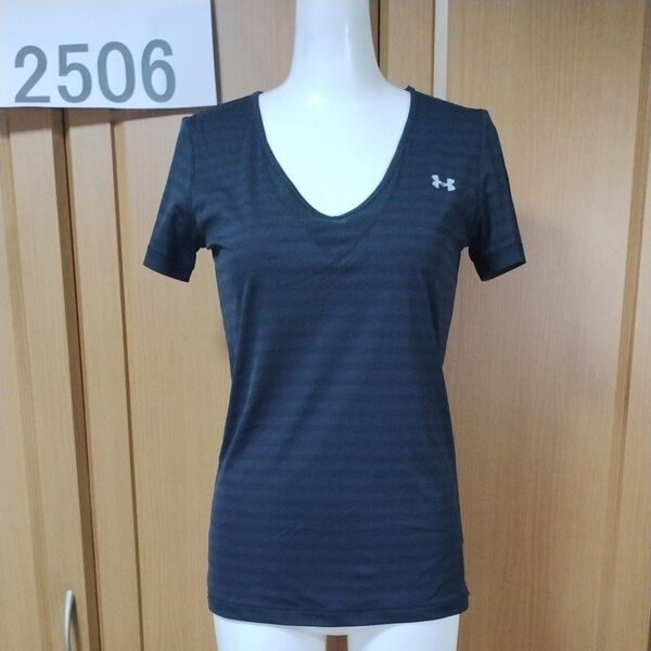 アンダーアーマー・半袖TシャツS 「RUN」ランニング ブラック/細ボーダー 襟下と後ろヨークメッシュ切替UNDER ARMOUR