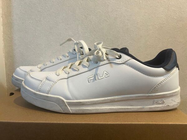 【FILA】スニーカー ホワイト×ネイビー 26cm