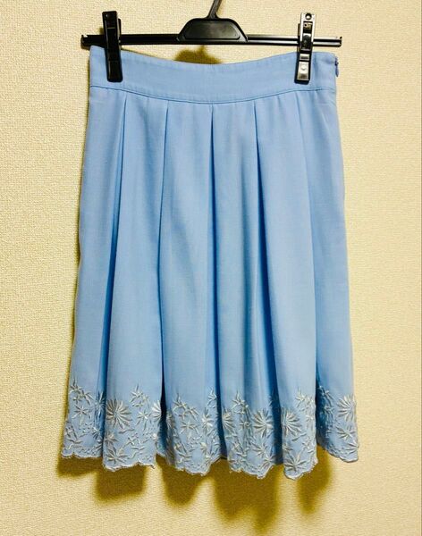 【美品】LEST ROSE 水色 スカート 刺繍 ブルー レストローズ プリーツ