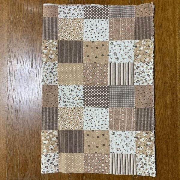 パッチワーク柄 綿麻 スラブ 生地 はぎれ ブラウン ハンドメイド YUWA