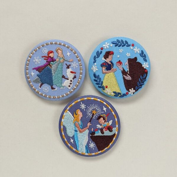 ディズニー 刺繍缶バッジ アナと雪の女王(アナ雪) 白雪姫 ピノキオ Disney ※バラ売り対応しません
