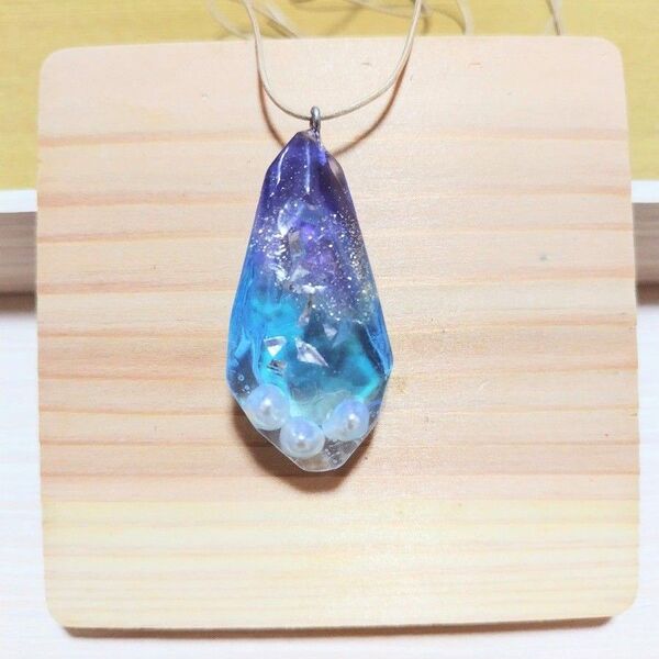 ハンドメイド レジンネックレス グラデーション 青紫 パール ラメ