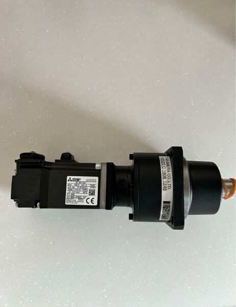 【新品未使用】三菱電機サーボモーターHF-KP13G1