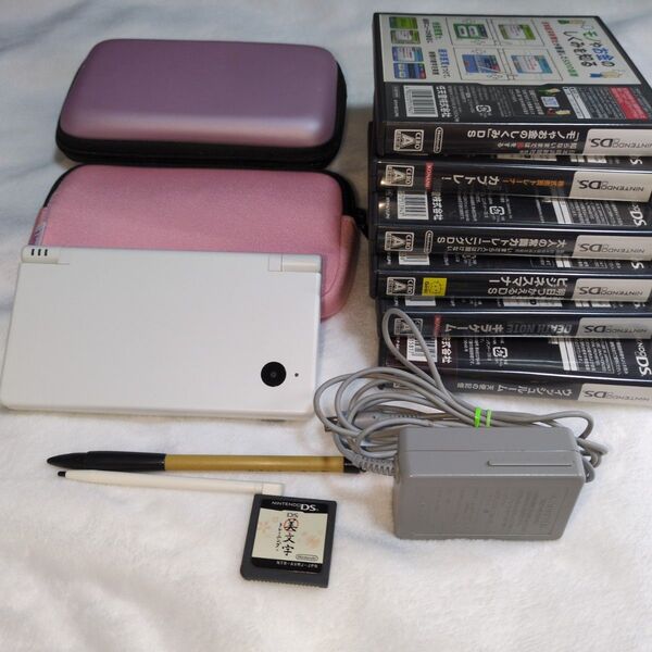 【極美品】Nintendo DSi 本体 アダプター ケース2付(ソフト7本付) ホワイト
