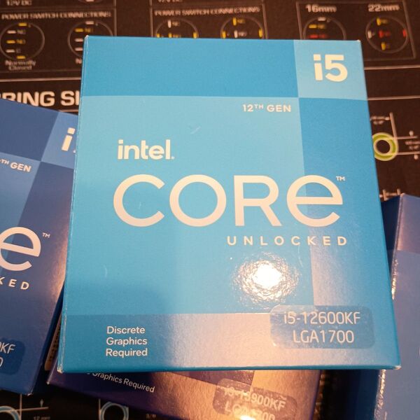 Intel Core i5-12600KF LGA1700 初期ロット おまけクーラー付