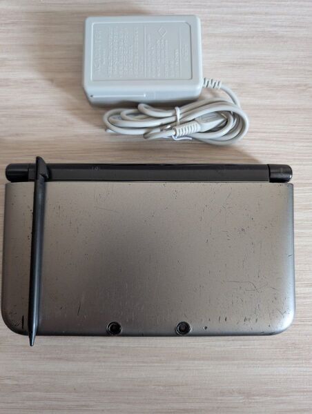 ニンテンドー3dsll シルバー×ブラック 充電器 タッチペン