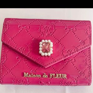 期間限定値下げ Maison de FLEUR 三つ折り財布 ピンク 赤