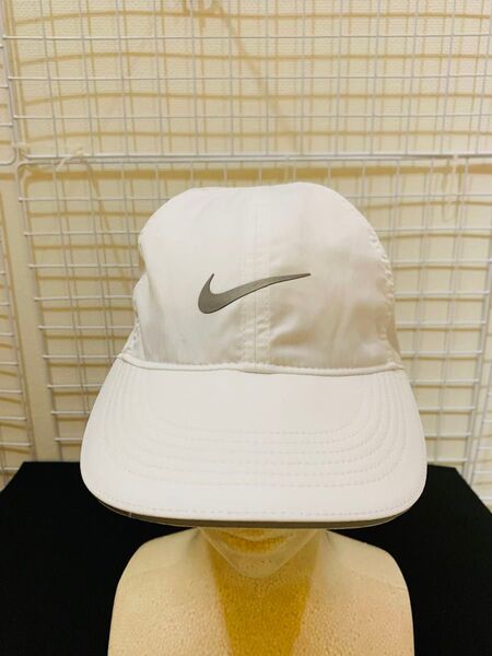 【未使用美品】NIKE キャップ ナイキ ハット ランニングキャップ 帽子 ゴルフキャップ 白 ホワイト 男女兼用