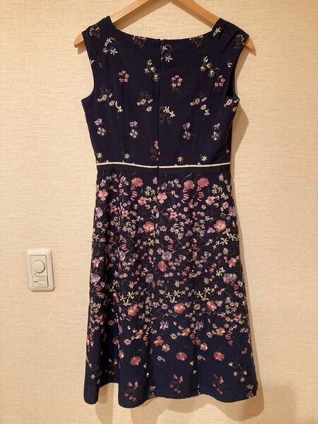 美品トッカ TOCCA リバティコラボ ワンピース リネンガーデン サイズ2 花柄総刺繍