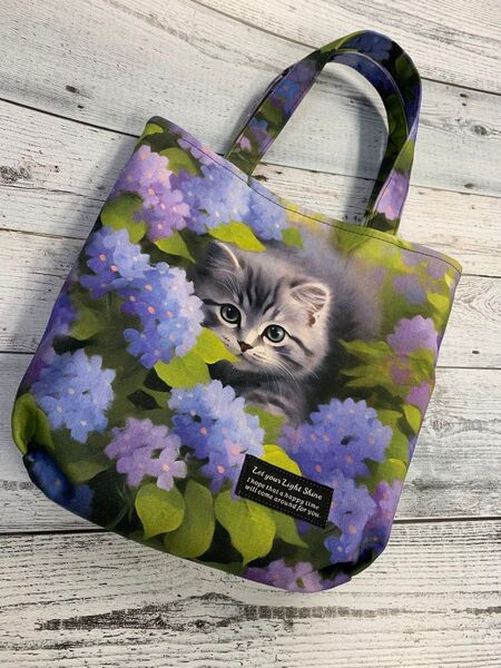 《手作り》可愛いトートバッグ エクボバッグ ハンドメイド 可愛い猫ちゃんと紫陽花