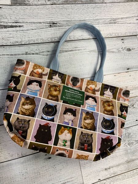 《手作り》可愛いトートバッグ エクボバッグ ハンドメイド 猫ちゃんパネル柄