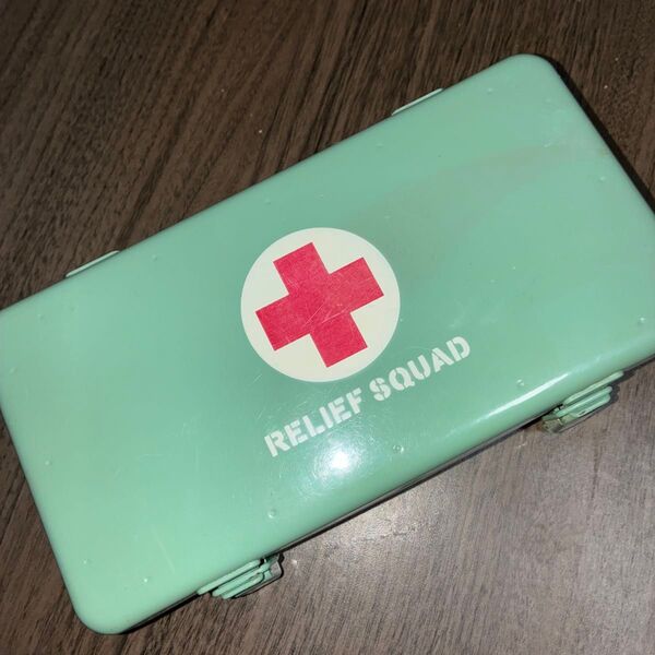 RELIEF SQUADのロゴ入り 救急箱 グリーン系