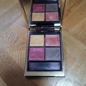SUQQU シグニチャーカラーアイズ紅咲