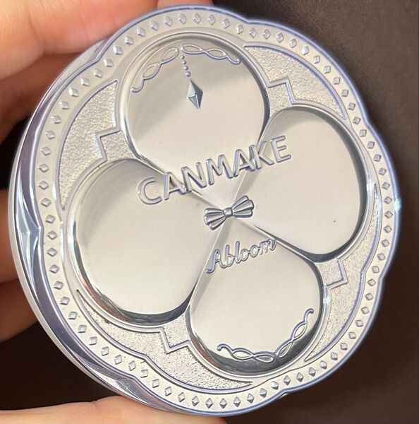 CANMAKE イルミネイティングフィニッシュパウダー 01