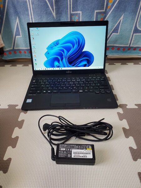 【 超軽量777g 】第8世代CPU 富士通 モバイルノートパソコン 高速SSDで快適動作 Microsoft Office入り