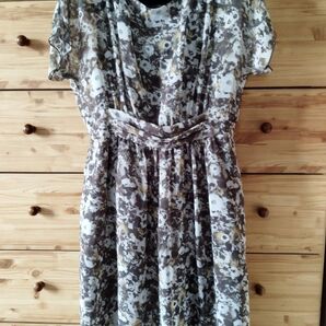 花柄ワンピース