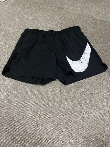 ナイキ NIKE メンズ ランニング パンツ チャレンジャー スウッシュ ショートパンツ ハーフパンツ ショーツ 黒