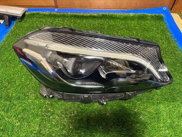 Mercedesベンツ Aクラス W176 後期 純正 LED 右 ヘッドライト ランプ A1769069200