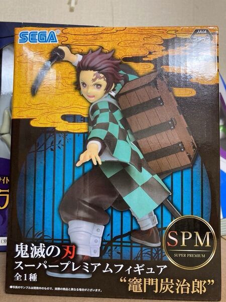 新品未開封 鬼滅の刃 竈門炭治郎フィギュア2点セット&未使用品のパーカー、缶バッチ