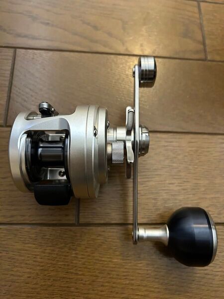 シマノ オシアカルカッタ200HG タチウオ イカメタル オモリグ イサキ SHIMANO ベイトリール ジギング