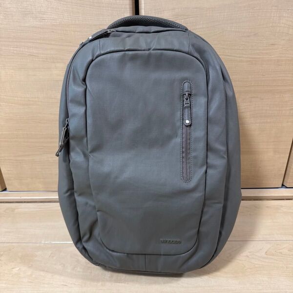 Incase インケース バックパック リュックサック オリーブ色
