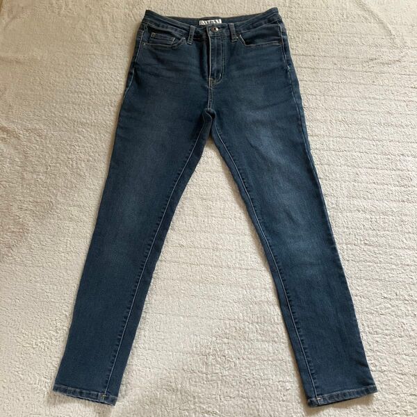 comfort basic スキニーデニムパンツ