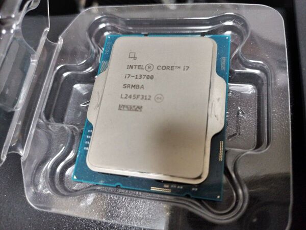CPU Intel Core i7 13700 完動品
