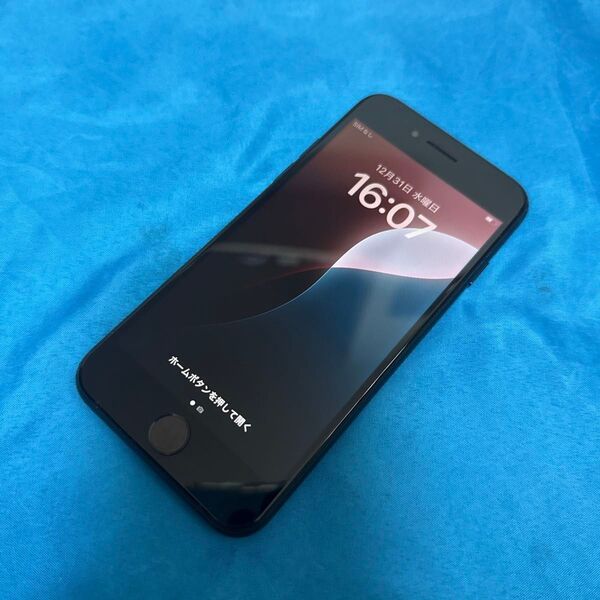 画面綺麗 迅速安心配送iPhone SE第3世代 ミッドナイト SIMフリー 128GB バッテリー最大容量100%