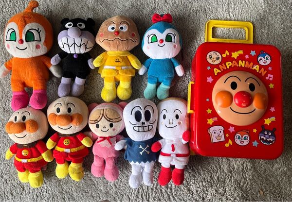 アンパンマンぬいぐるみ9体、キャリーケースのセット