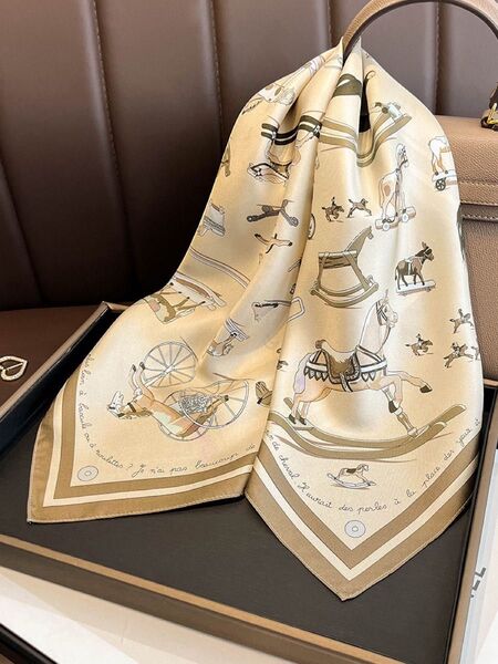 シルクスカーフ 馬柄 遊具イラストシルク100%スカーフ 70cm 大判 高級感 絹製 オーシーズン オシャレ 冷房紫外線対策