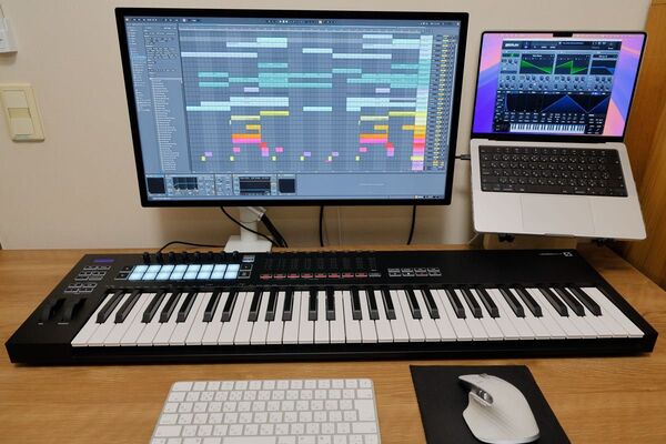 novation Launchkey 61 MK3 MIDIキーボード