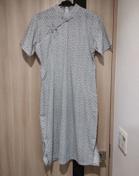 【美品】アオザイ ワンピース レディース チーパオ チャイナドレス チャイナ服 半袖 ベトナム 小花柄