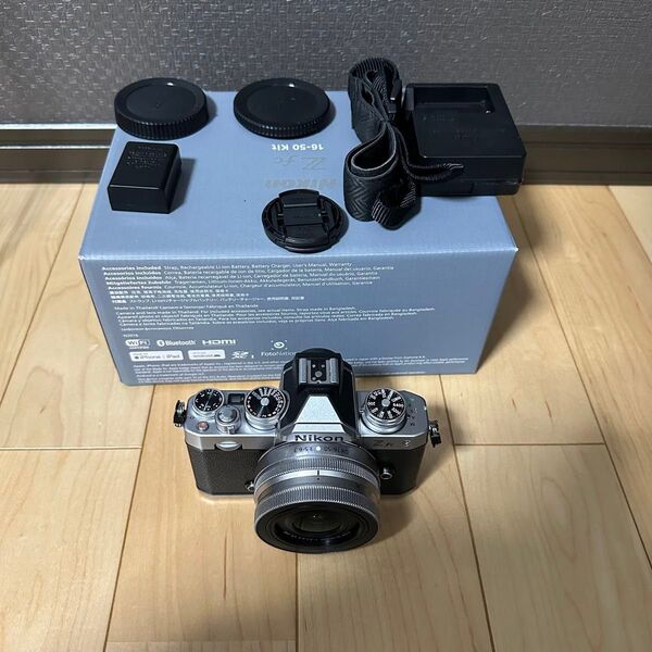 Nikon Z fc 16-50 VR レンズキット シルバー