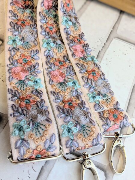 インド刺繍リボンのスマホストラップ ショルダーベルト ハンドメイド