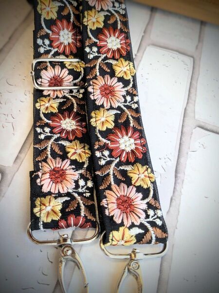 インド刺繍リボンのスマホストラップ ショルダーベルト ハンドメイド