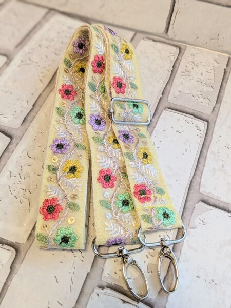 インド刺繍リボンのスマホストラップ☆ショルダーベルト☆ハンドメイド