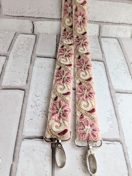 インド刺繍リボンのスマホストラップ☆ショルダーベルト☆ハンドメイド