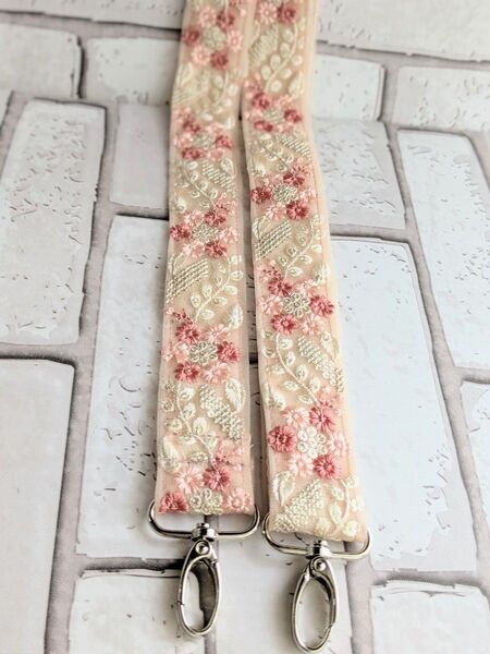 インド刺繍リボンのスマホストラップ☆ショルダーベルト☆ハンドメイド