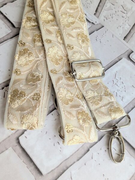 インド刺繍リボンのスマホストラップ☆ショルダーベルト☆ハンドメイド♪♪