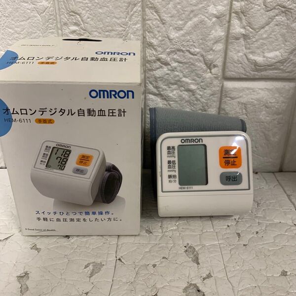 オムロン HEM-6111 手首式血圧計 2025年製
