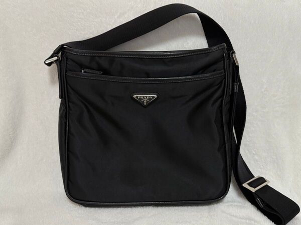 PRADA (プラダ)ショルダーバッグ