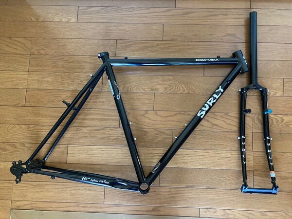 送料込 未使用保管品 サーリー クロスチェック52 ブラック フレームのみ ブルーラグ クロモリ 700c シングルスピード