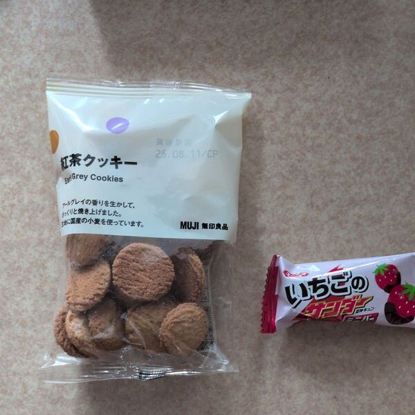 紅茶クッキー ブラックサンダー