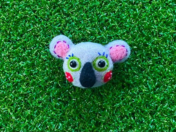 ☆羊毛フェルト★☆可愛いコアラちゃん★☆バッジ☆ブローチ☆ハンドメイド品☆